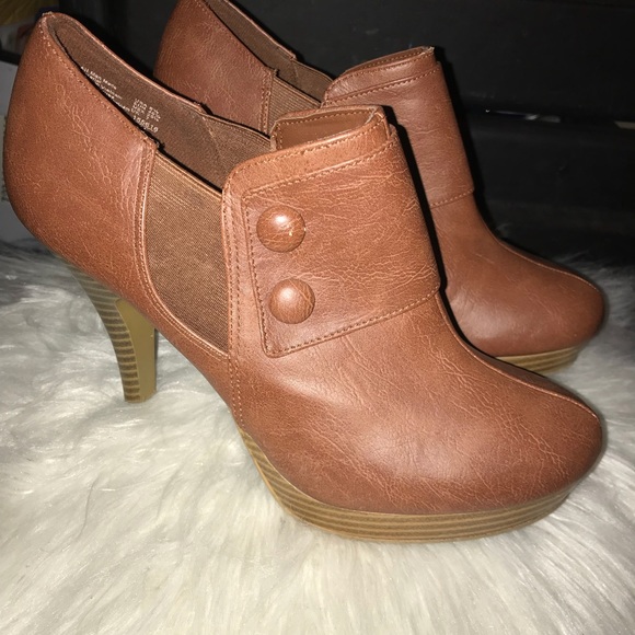 Brown Faux Leather Heel - Picture 2 of 6